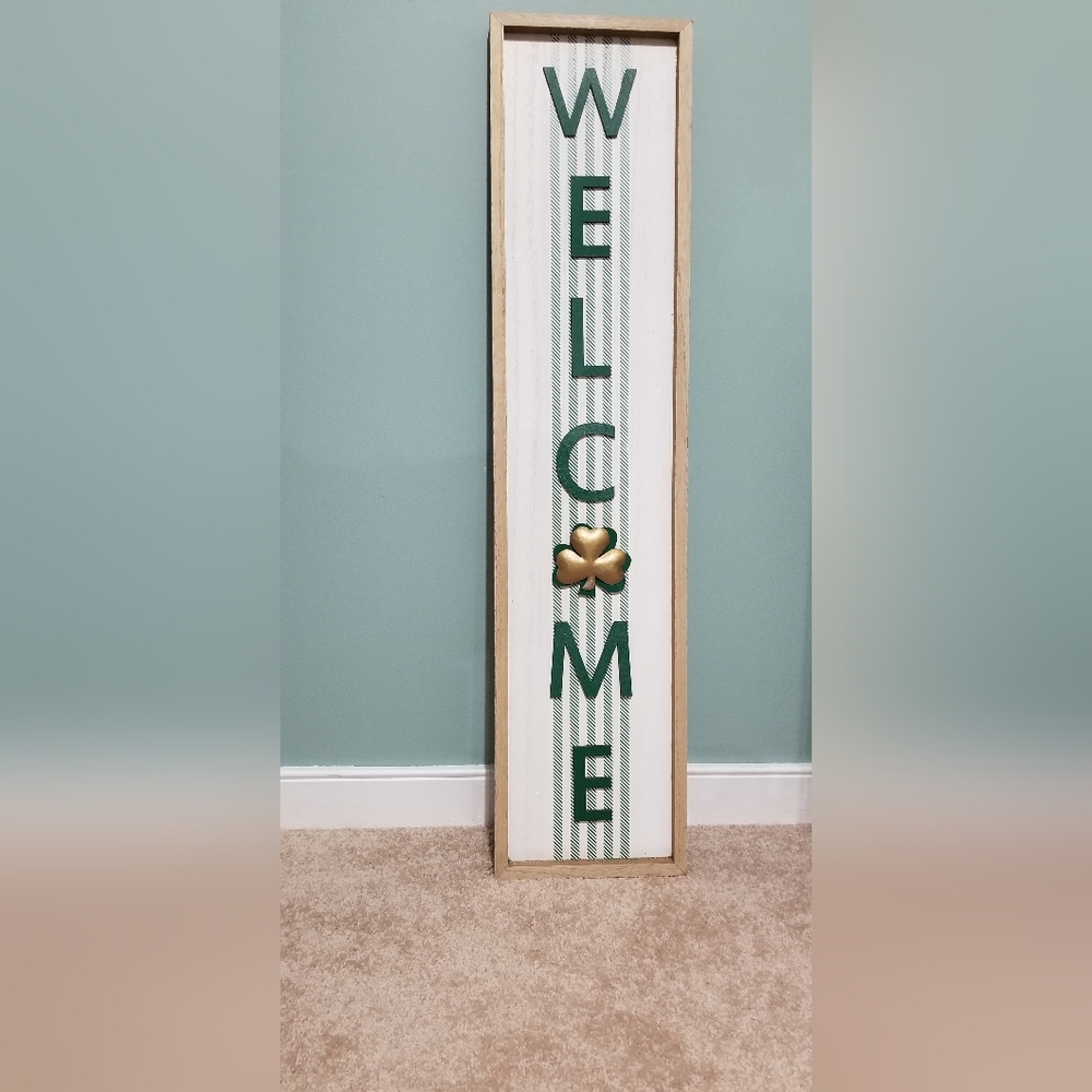 St Patricks Day Welcome Art Sign Green and White Vertical NWT